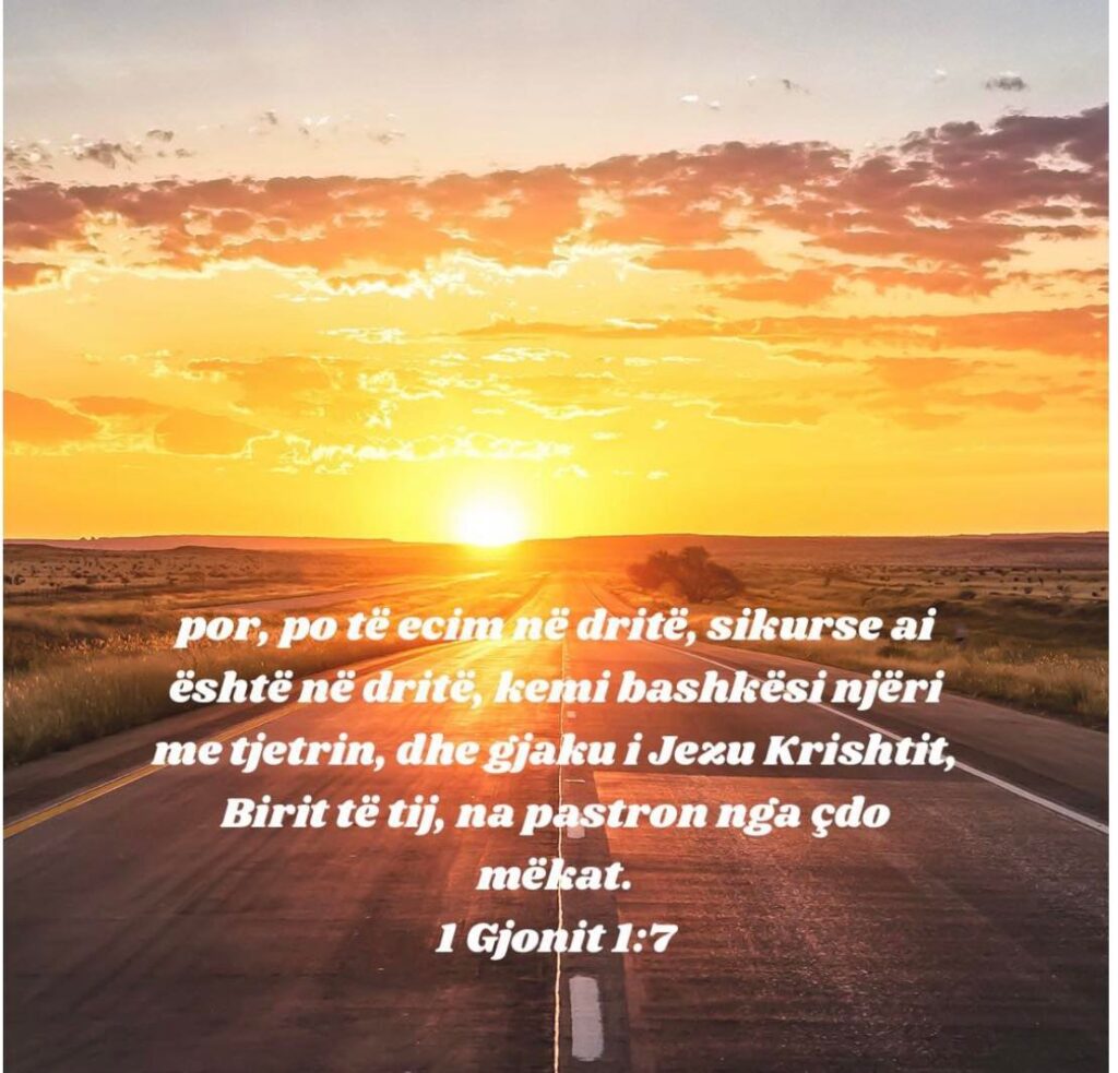 Duke ecur në Dritë